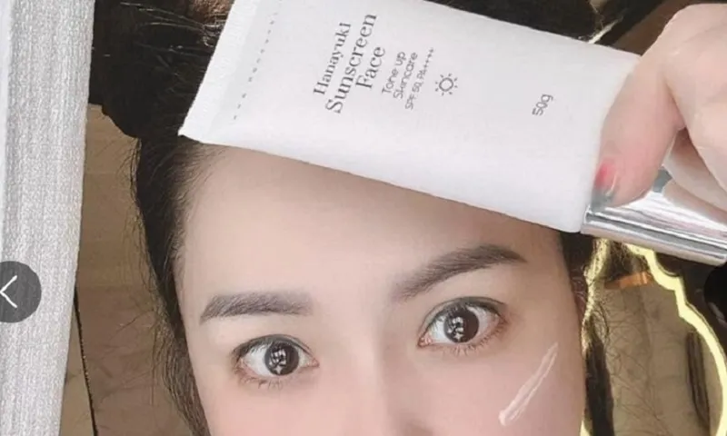 Đoàn Di Băng giới thiệu sản phẩm Hanayuki Sunscreen Body - Ảnh Chụp màn hình