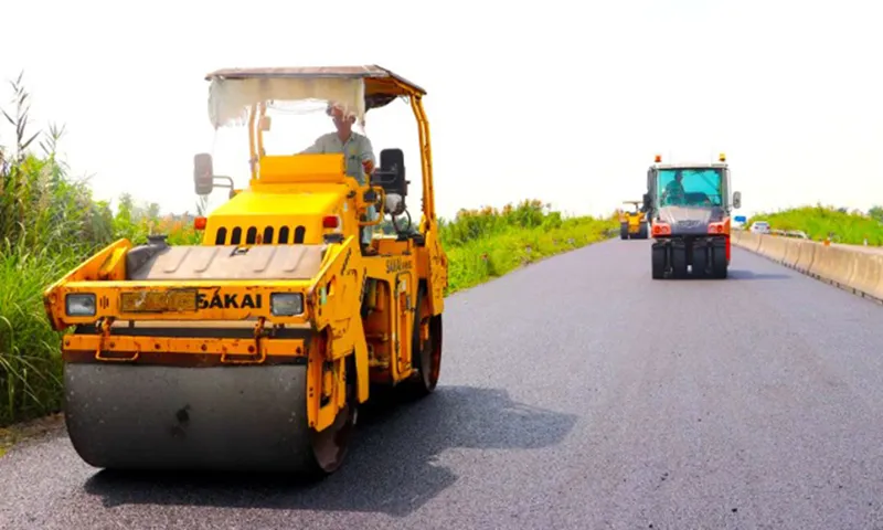 Trải thảm bê tông nhựa dự án Lộ Tẻ - Rạch Sỏi - Ảnh minh họa