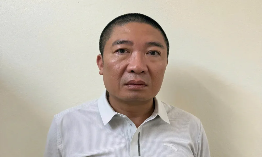 Nam Định: Bắt 4 người làm giả giấy tờ cho tàu hút cát trái phép