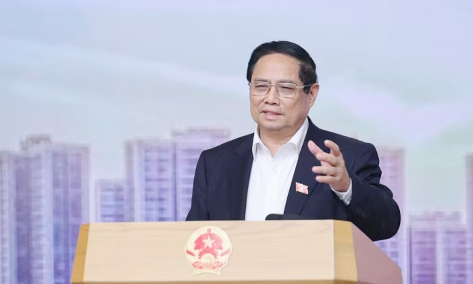 Sớm ban hành thuế đất, nhà bỏ hoang