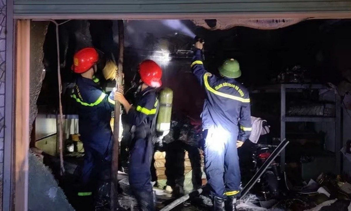 Bắc Giang: Cháy 4 nhà liền kề kèm theo nhiều tiếng nổ lớn