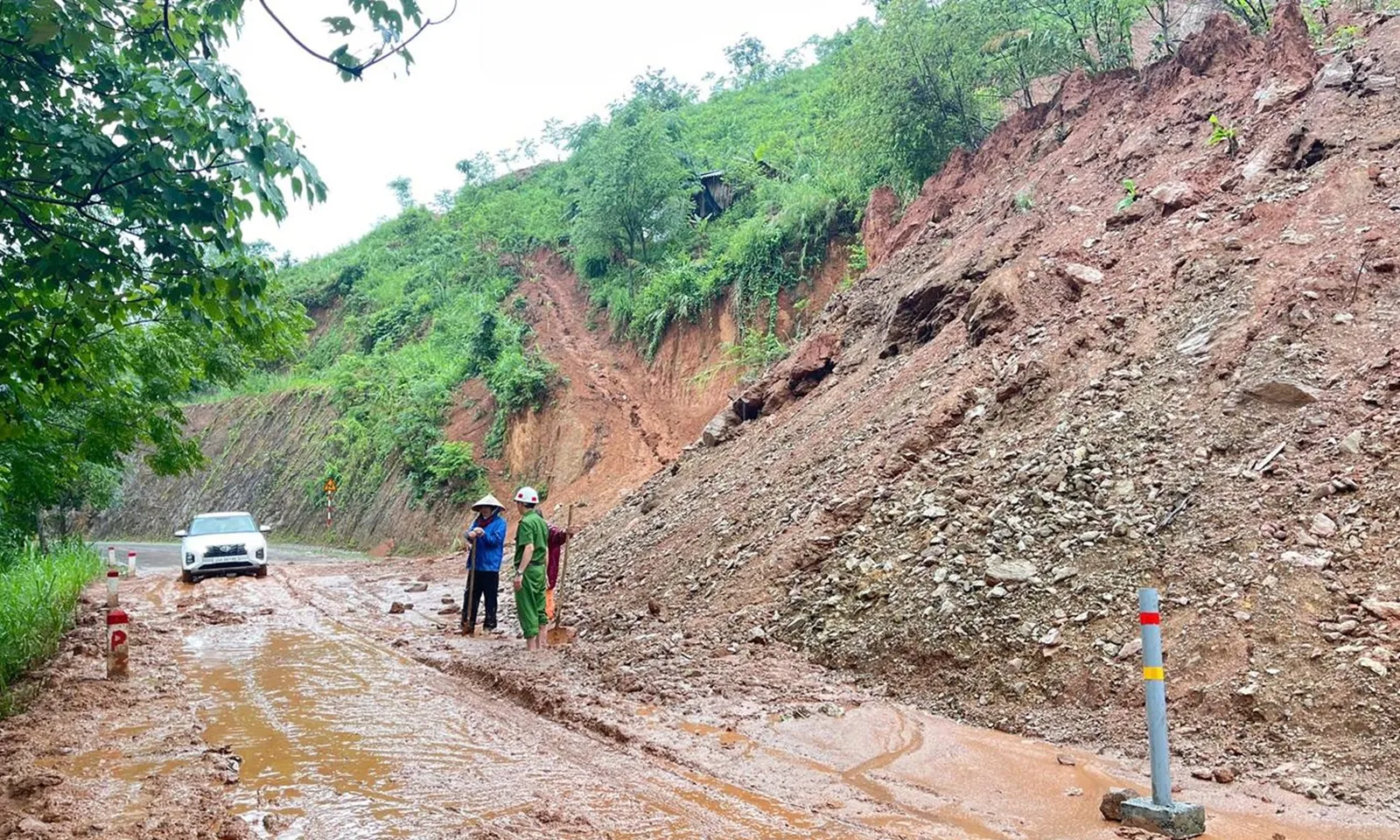 Yêu cầu các tỉnh, thành phía Bắc chủ động ứng phó mưa lũ, bảo đảm an toàn cho học sinh, giáo viên