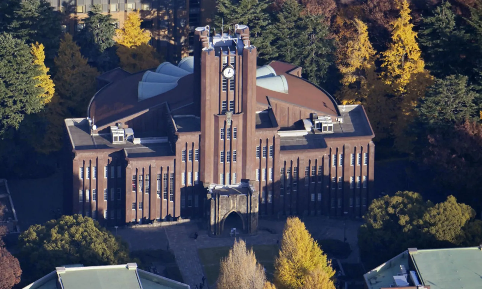 Đại học Tokyo cân nhắc tiếp nhận sinh viên nước ngoài của Đại học Harvard