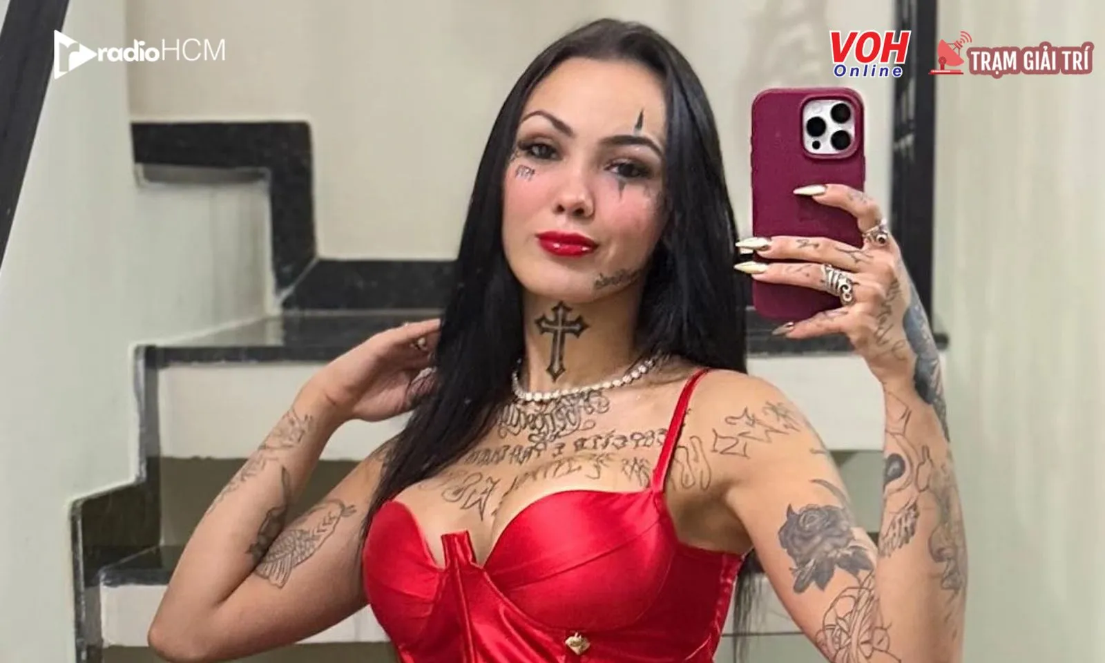 Nữ người mẫu bị bạn trai đâm 10 nhát dao khi đang livestream