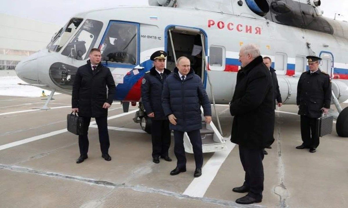 Nga tố Ukraine tấn công quy mô lớn bằng drone vào trực thăng chở ông Putin