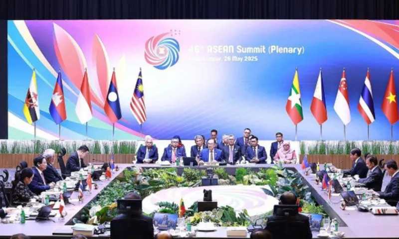 thu-tuong-tham-du-phien-toan-the-hoi-nghi-cap-cao-asean-lan-thu-46-2605-2