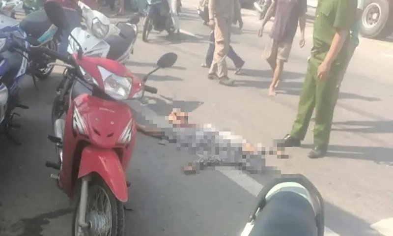 Xe tải lật đè 3 xe máy: một người tử vong, nhiều người bị thương