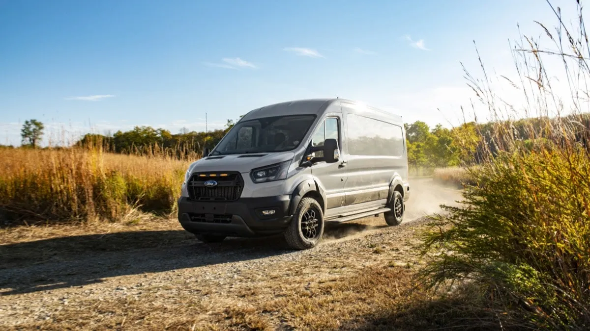2023-ford-transit-trail-front-quarter
