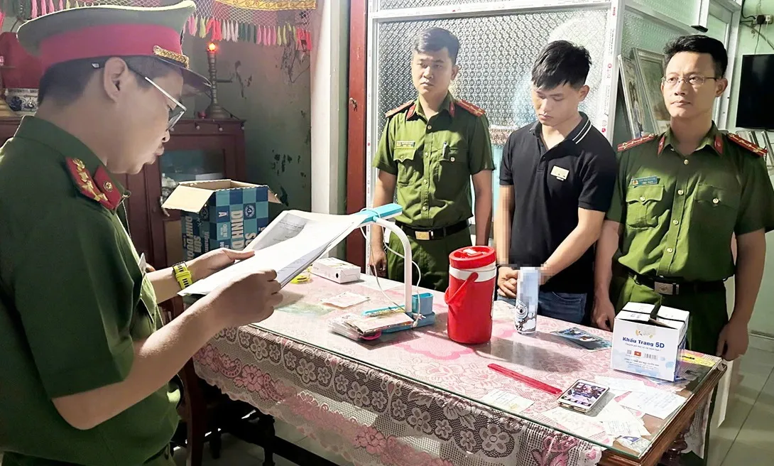 bat-nguoi-giat-tui-xach-cuop-tai-san-cua-nu-du-khach-nuoc-ngoai-le-trung-2025-05-27-17483401749711085465871-s