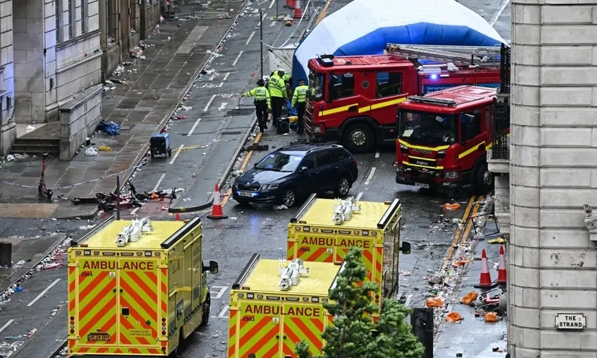 Lễ mừng vô địch của Liverpool biến thành thảm kịch vì ôtô lao vào đám đông