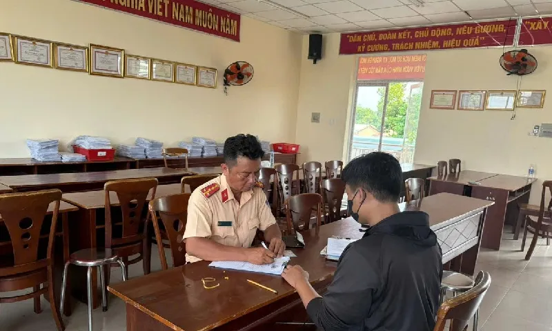 Phạt hơn 33 triệu đồng đối với tài xế xe ba gác chạy ngược chiều, chặn đầu ô tô ở Củ Chi