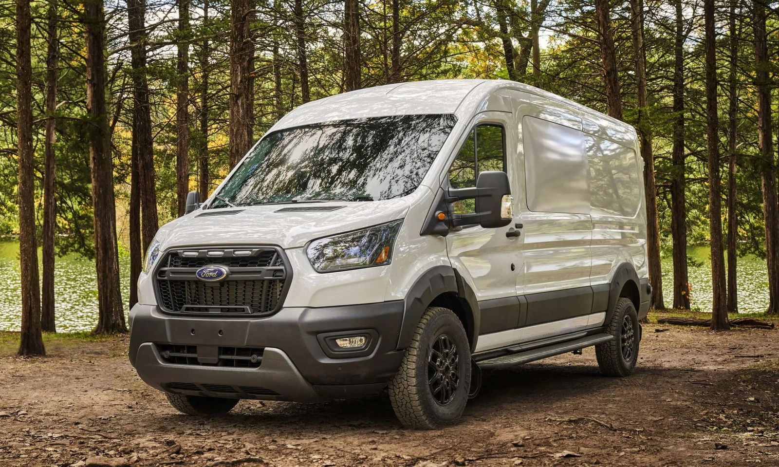 Ford bị kiện vì thay lốp nhỏ hơn trong đợt triệu hồi Transit Trail