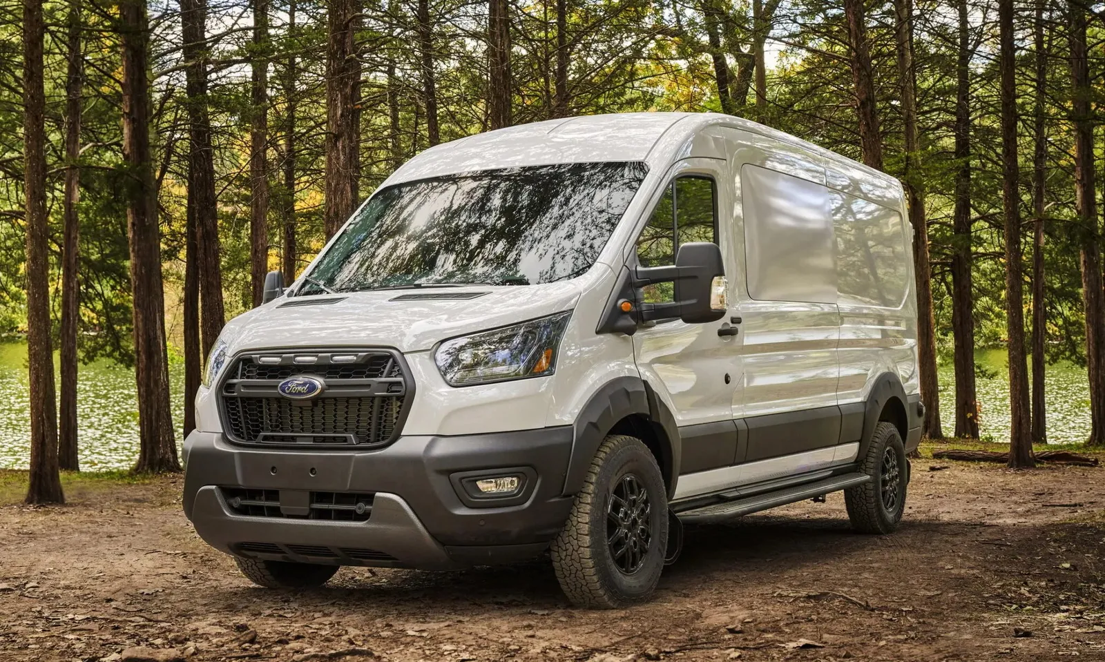 Ford bị kiện vì thay lốp nhỏ hơn trong đợt triệu hồi Transit Trail