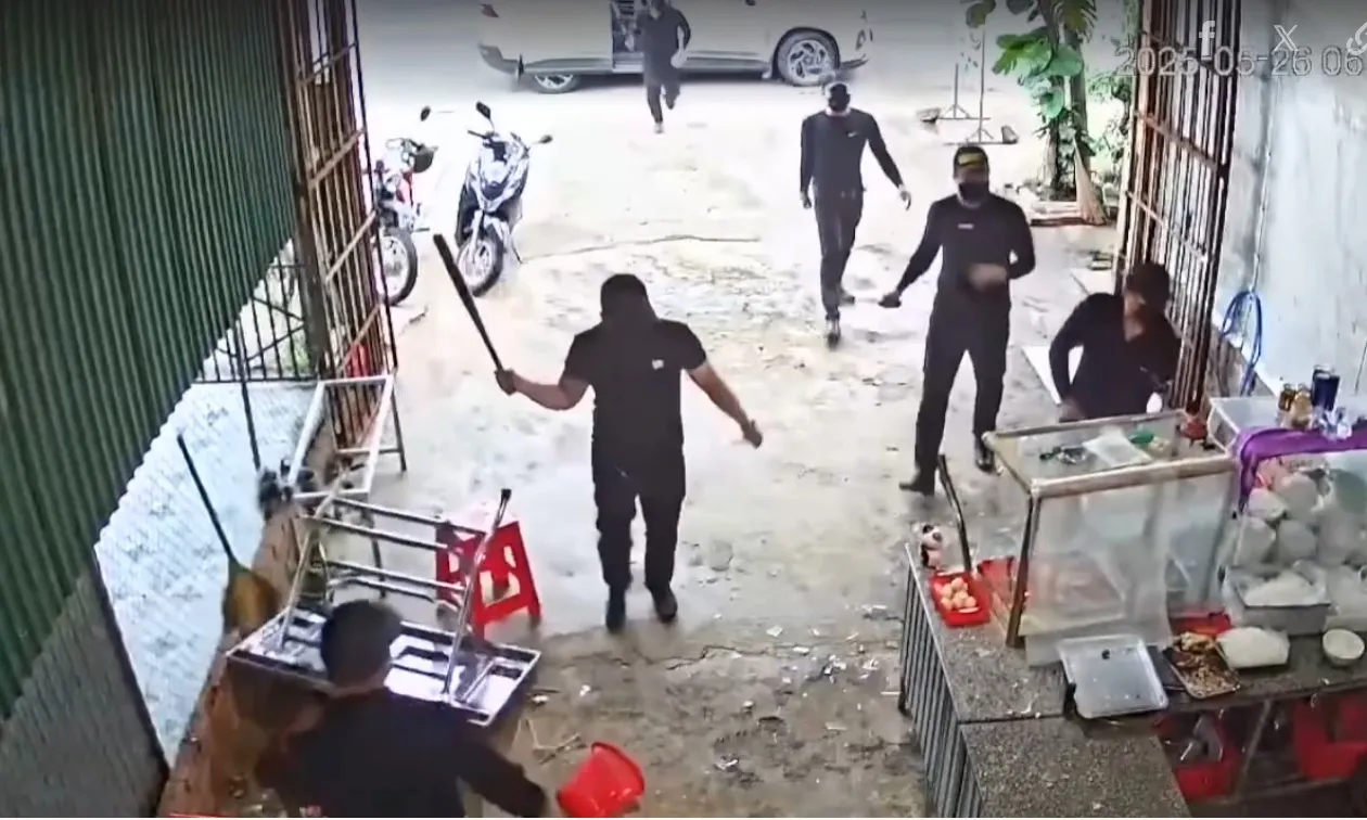 Bắt nhóm mặc đồ đen đập phá quán phở để đòi nợ ở Đắk Lắk