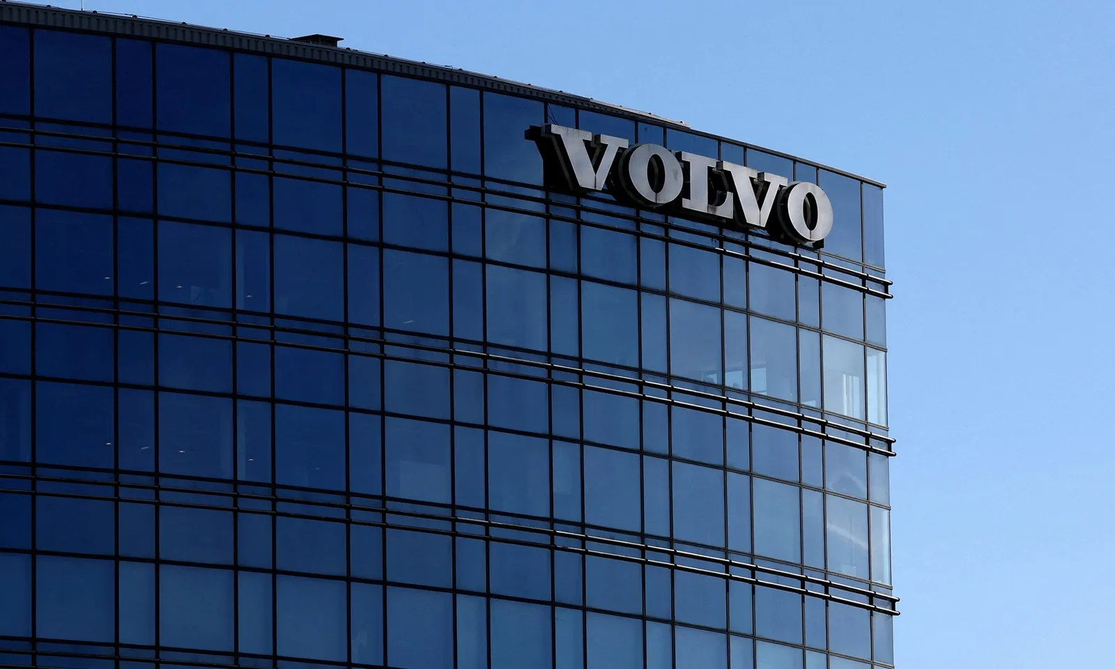 Volvo Cars sẽ cắt giảm 3.000 nhân viên văn phòng