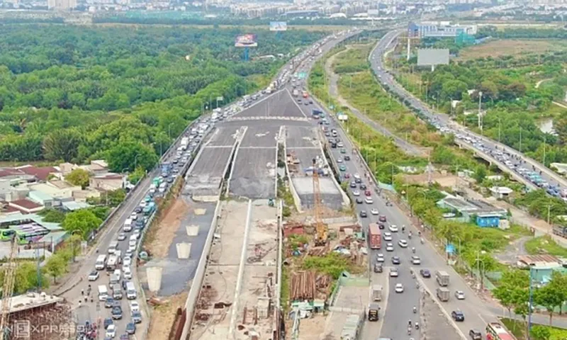 Cấm xe máy vào đường dẫn cao tốc TPHCM - Long Thành