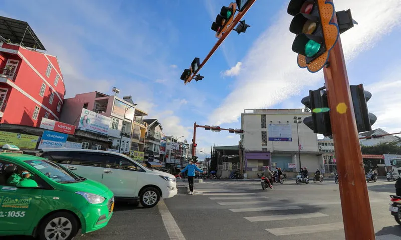Đà Lạt thí điểm hệ thống đèn giao thông thông minh