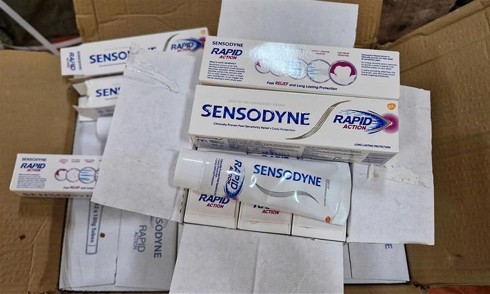 Triệt phá đường dây buôn bán hàng triệu sản phẩm kem đánh răng, dầu gội, nước xả vải giả