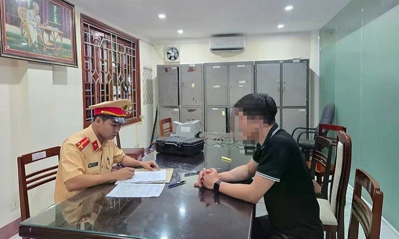 Phạt 35 triệu đồng tài xế lùi xe trên cao tốc Hà Nội - Thái Nguyên