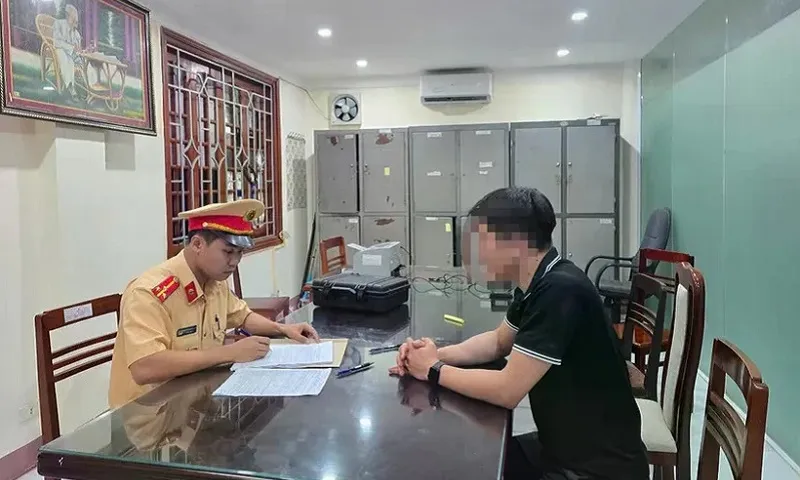 Phạt 35 triệu đồng tài xế lùi xe trên cao tốc Hà Nội - Thái Nguyên
