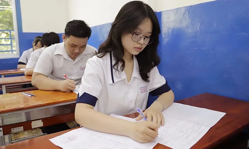 thí sinh thi thử THPT 2025 tphcm - Ảnh T