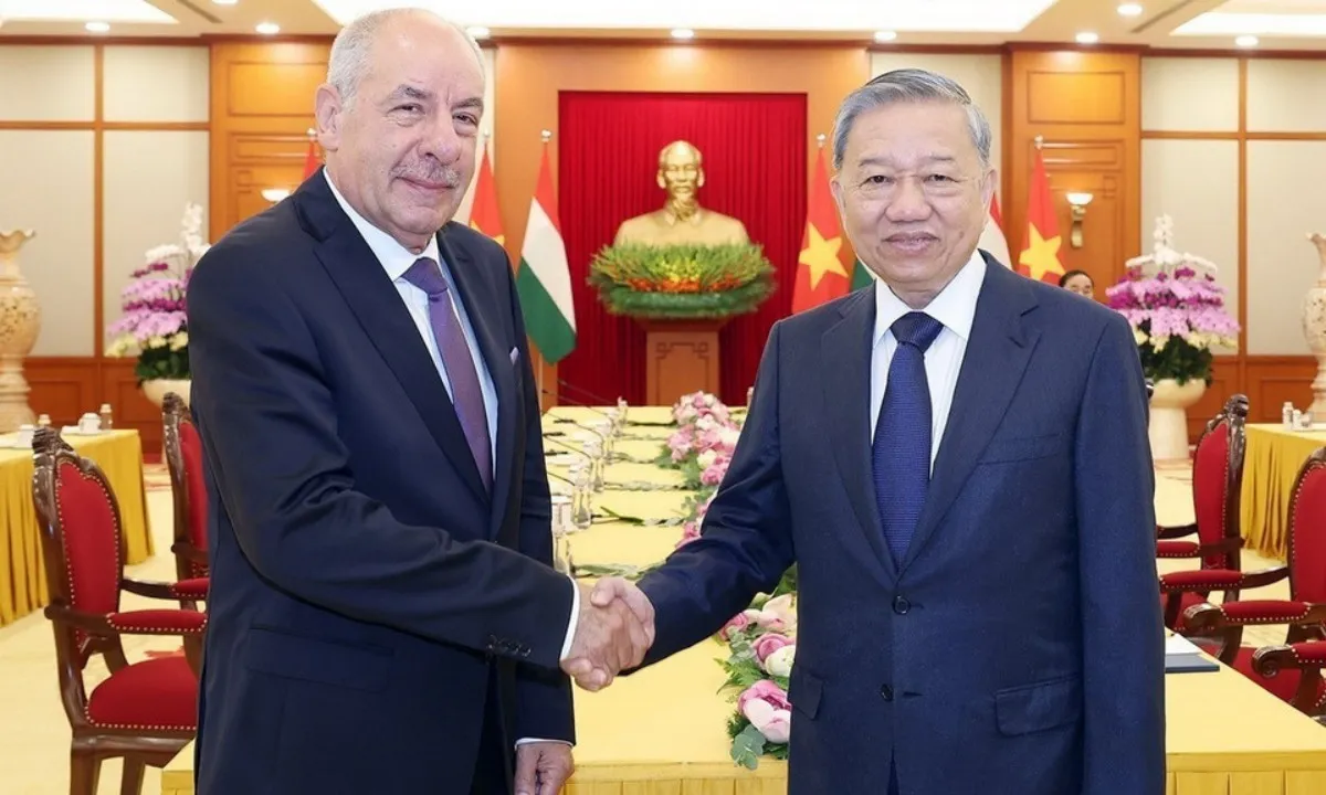 tong-bi-thu-tong-thong-hungary-1