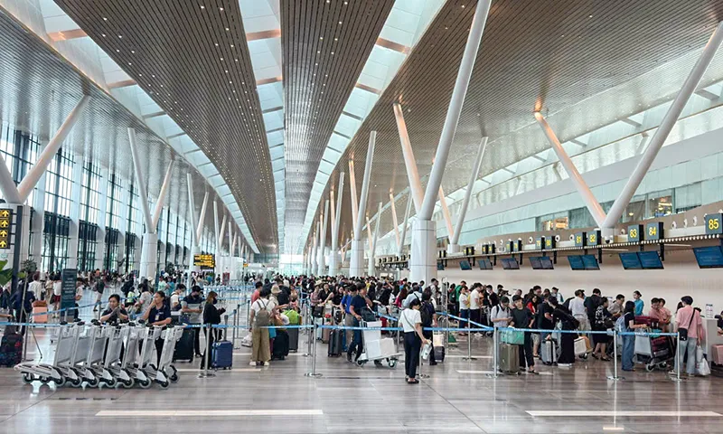Khách du lịch hè tăng mạnh, sân bay Tân Sơn Nhất sẽ đón 10 triệu khách