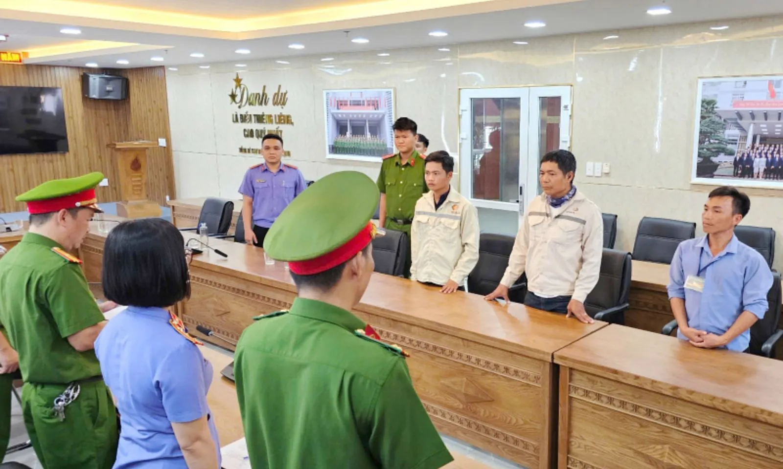 Khởi tố 3 người liên quan vụ chôn lấp 162 tấn chất thải rắn trái phép ở Đà Nẵng