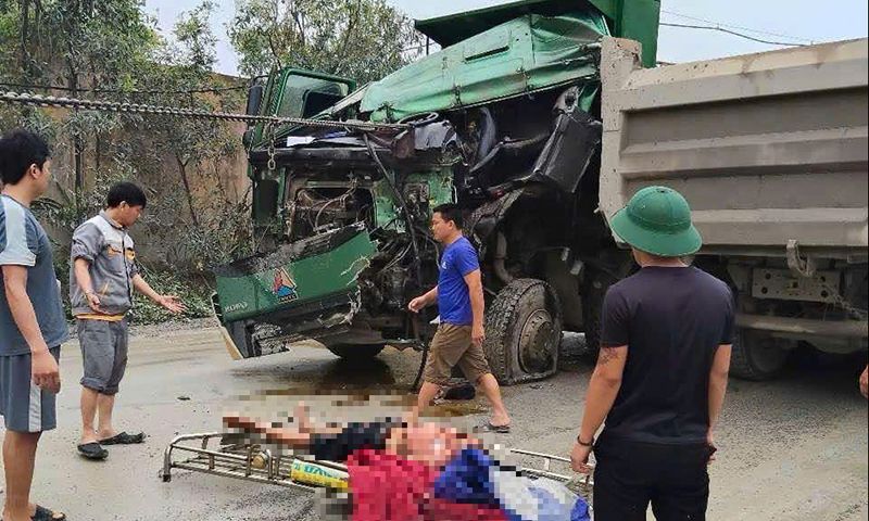 Xe tải chạy lấn làn vào cua gây tai nạn liên hoàn