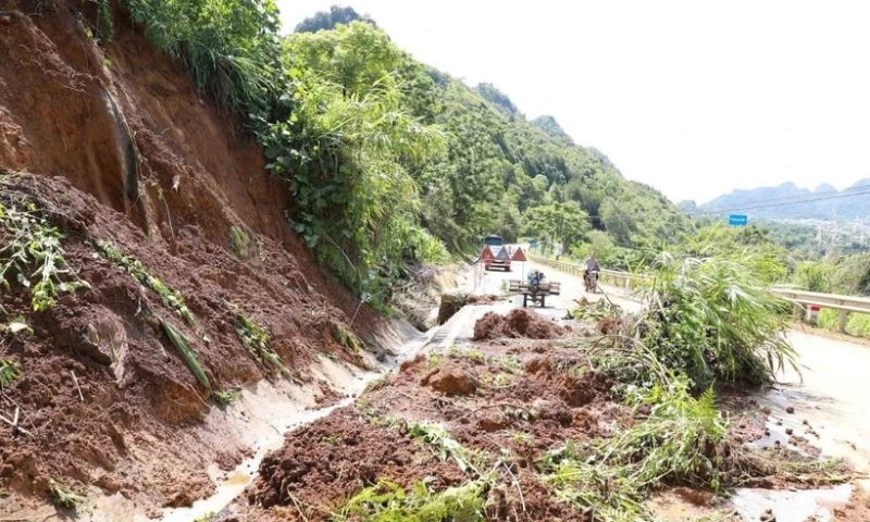 Mưa lớn kéo dài, cảnh báo lũ quét và sạt lở tại nhiều địa phương 