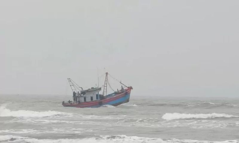 Dự báo mưa dông, lốc xoáy và gió giật mạnh trên biển