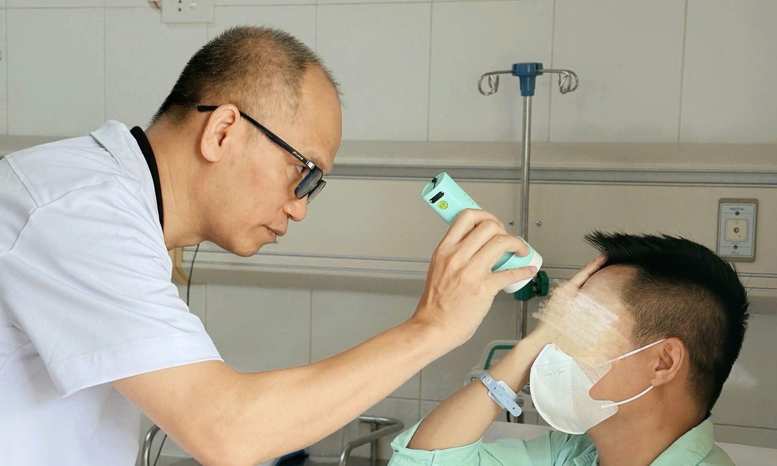 Người đàn ông bị mù một mắt sau khi tiêm filler tại spa