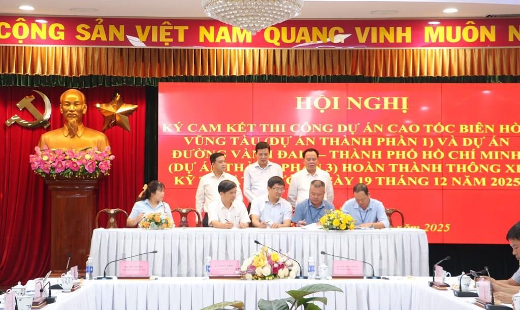 Cam kết hoàn thành thông xe kỹ thuật hai dự án cao tốc ở Đồng Nai trước ngày 19/12
