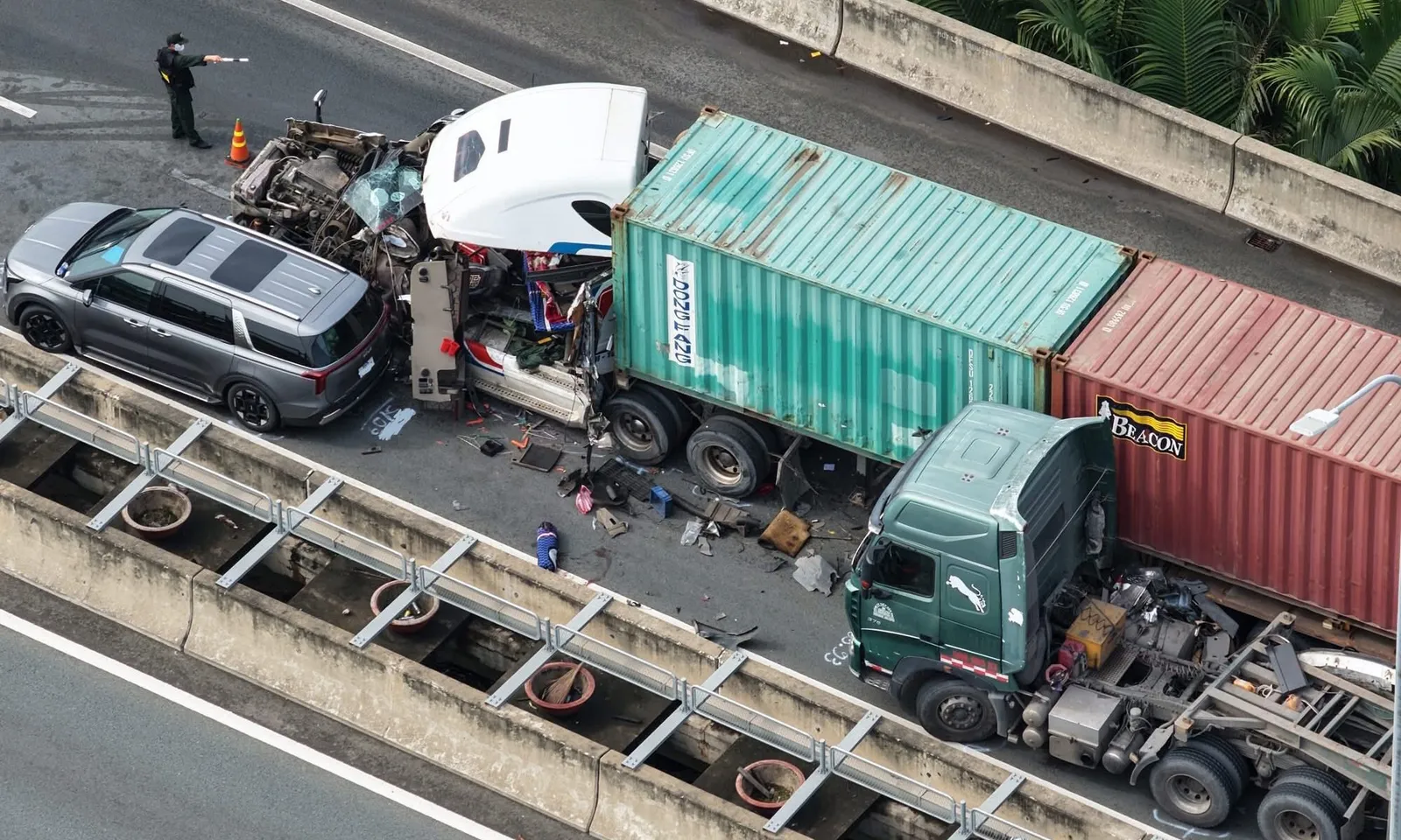 Tai nạn liên hoàn trên cao tốc TPHCM - Long Thành - Dầu Giây gây ùn tắc hơn 5km