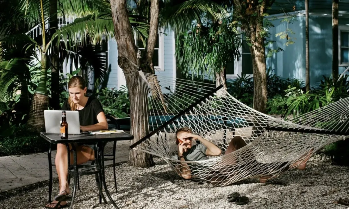 Xu hướng mới của Gen Z: Đi công tác… mang theo người yêu!