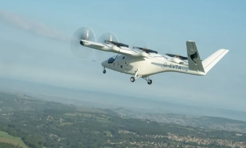 Chiếc taxi bay điện đầu tiên của Anh cất cánh trên bầu trời