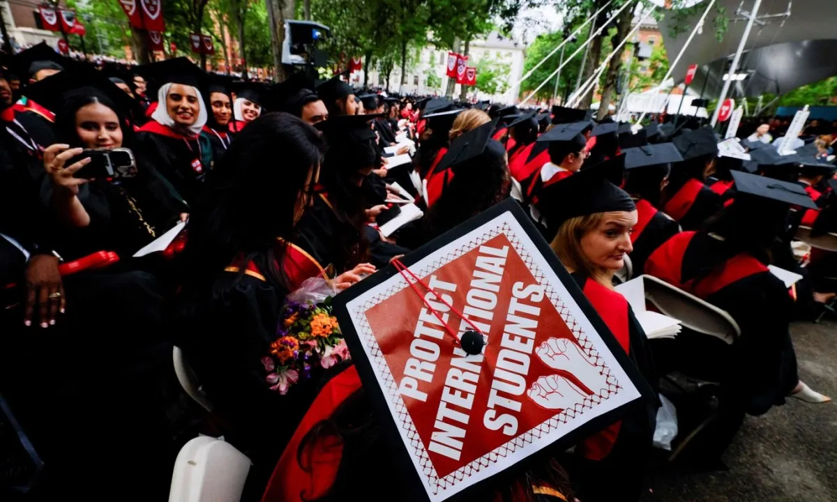 Mỹ phát tín hiệu rút lại kế hoạch thu hồi quyền tuyển sinh quốc tế của Harvard