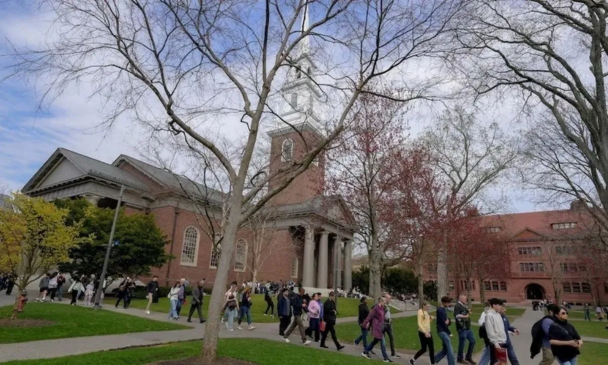 Harvard đối mặt nguy cơ mất quyền tiếp nhận du học sinh