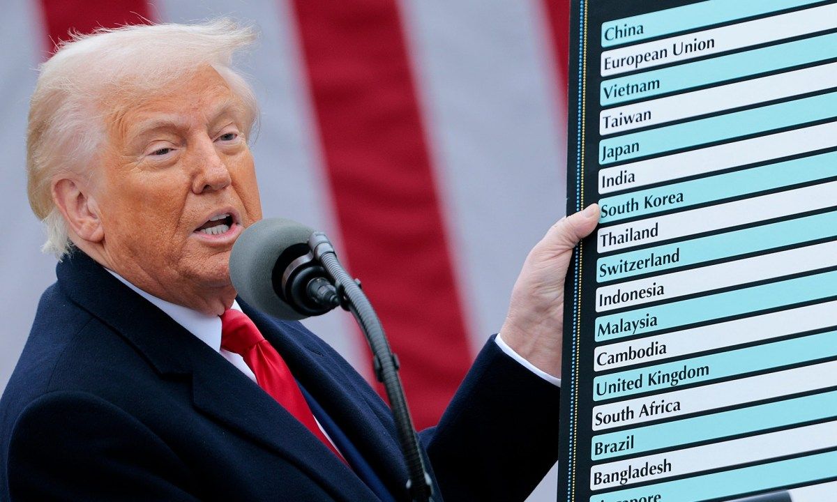 Tòa phúc thẩm Liên bang khôi phục quyền áp thuế của Chính quyền Trump