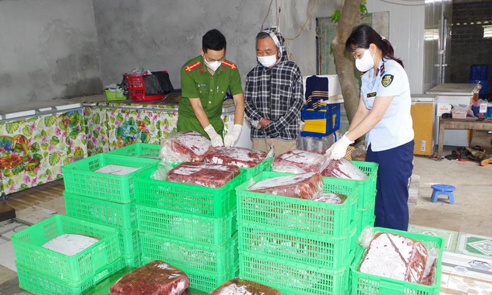 Phát hiện hơn 1,2 tấn gan gà, lòng heo không rõ nguồn gốc xuất xứ