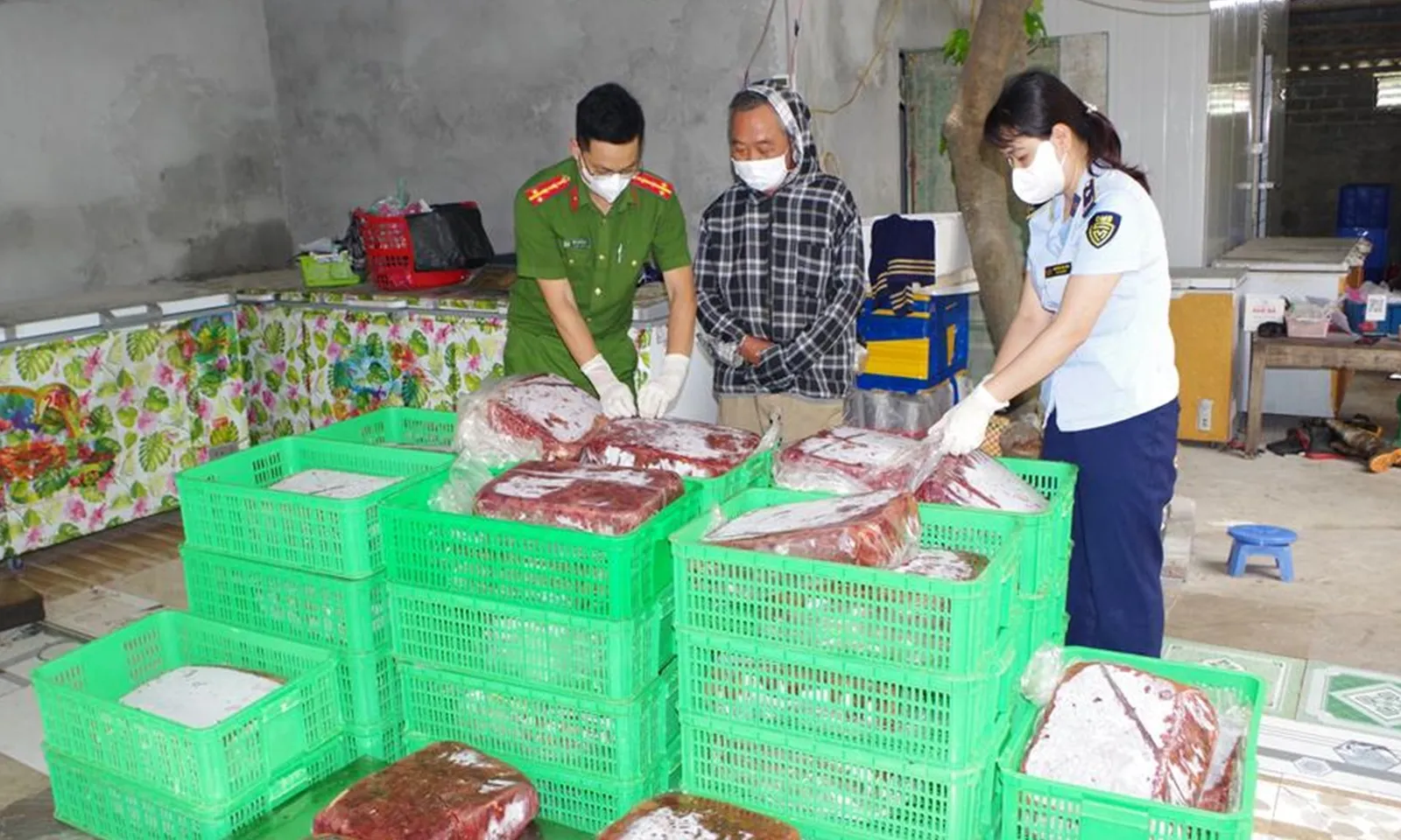 Phát hiện hơn 1,2 tấn gan gà, lòng heo không rõ nguồn gốc xuất xứ