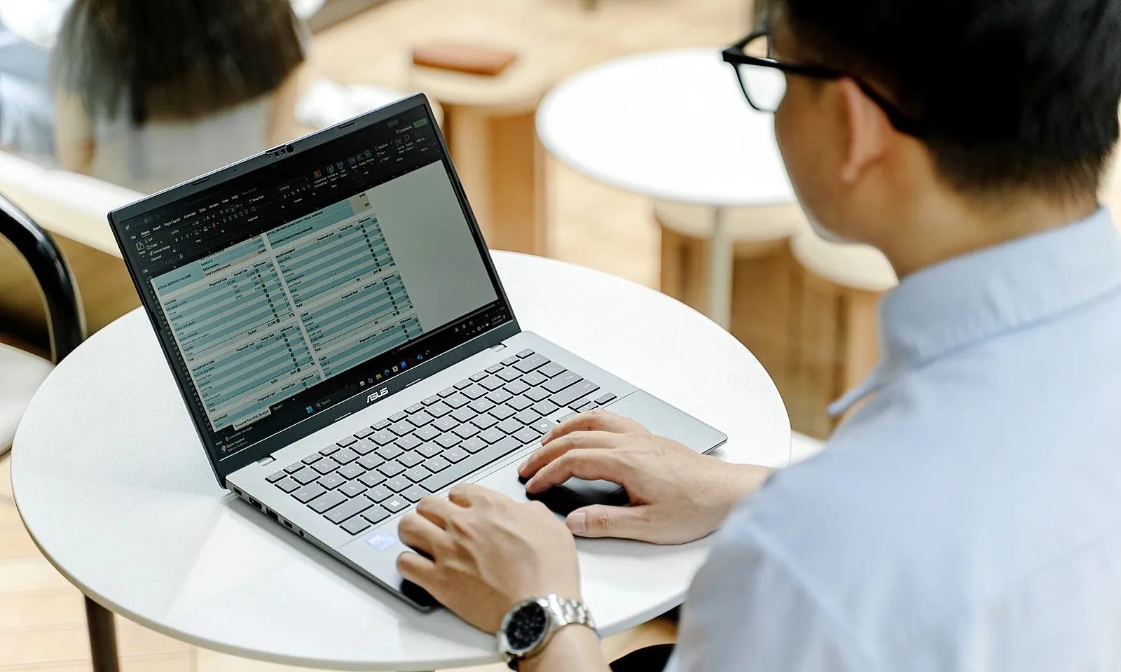 AI tiếp tục chi phối thị trường máy tính xách tay toàn cầu