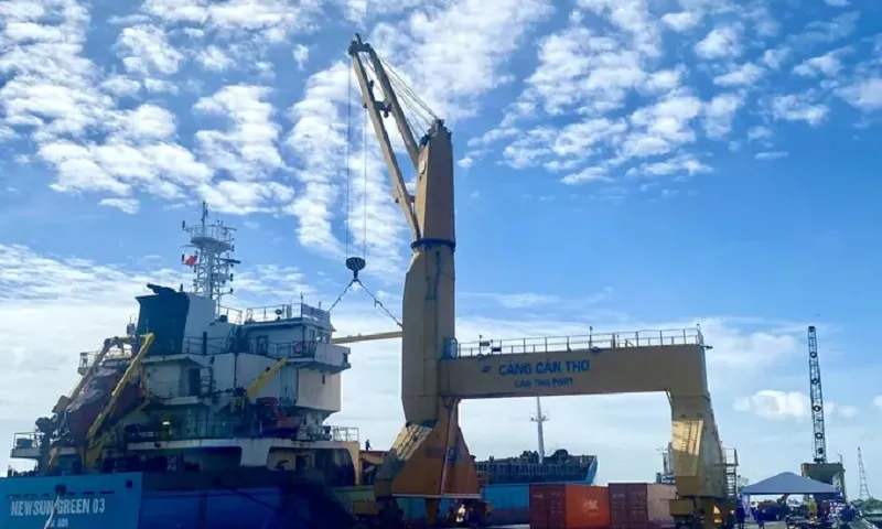 Khánh thành tuyến vận tải thủy kết nối cảng Cần thơ và cảng Cái Mép