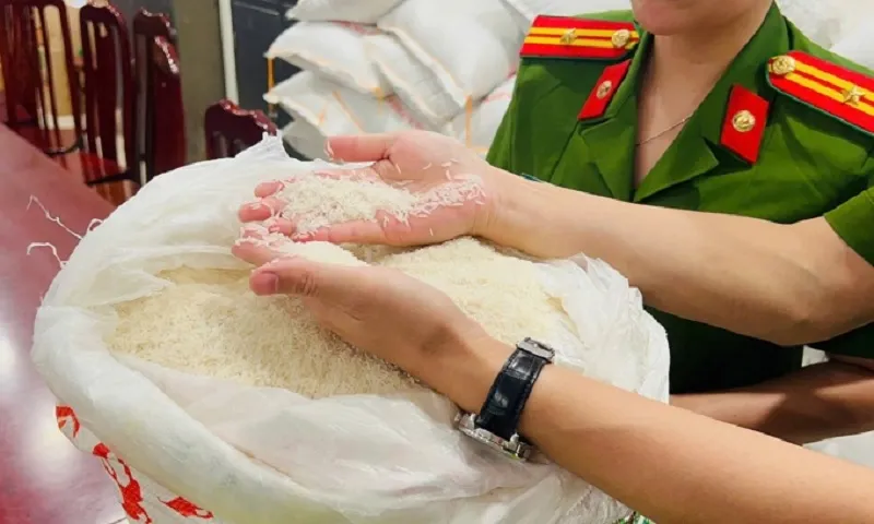 Giả mạo thương hiệu gạo ST25, hai chủ cửa hàng bị khởi tố