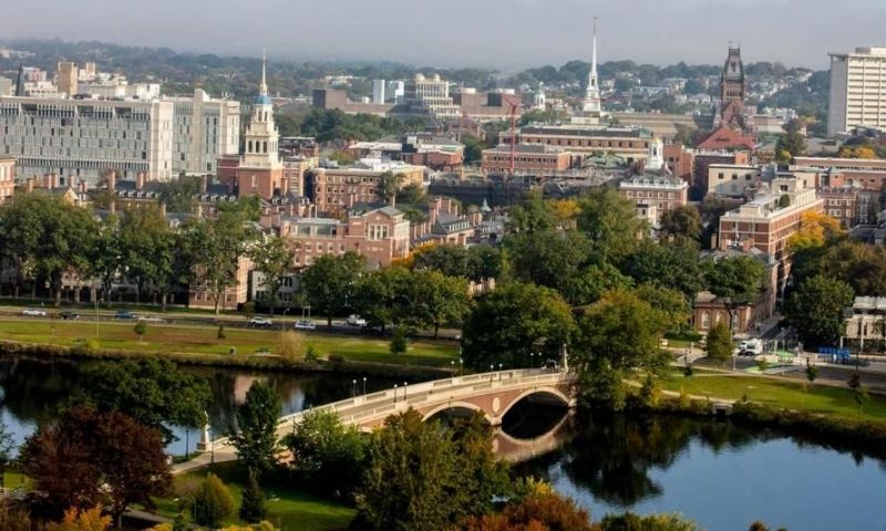 Mỹ siết kiểm tra visa vào Đại học Harvard