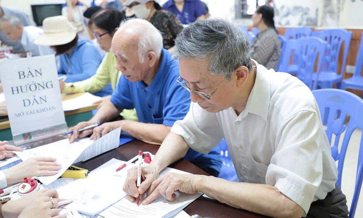 Số người hưởng lương hưu tăng vọt do nghỉ hưu trước tuổi