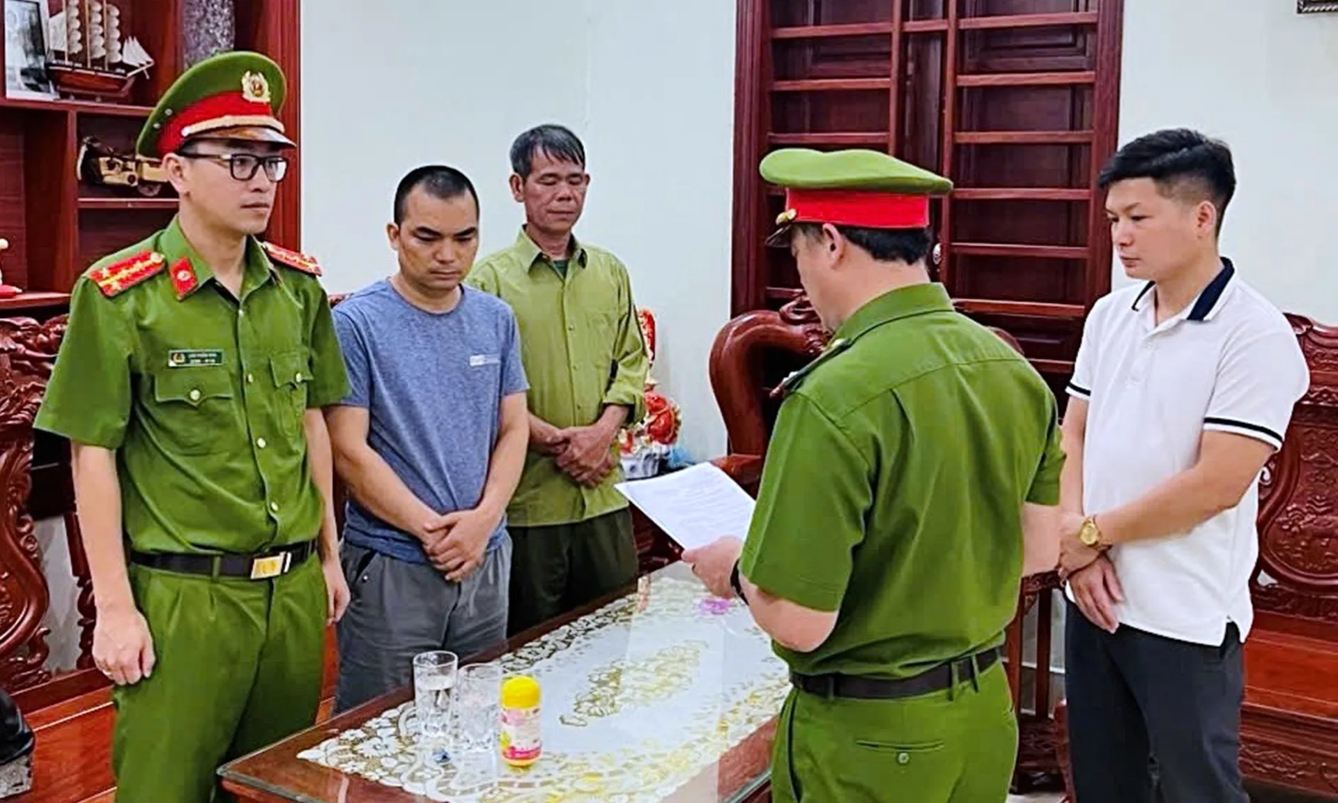 mua-ban-hoa-don-310525-1