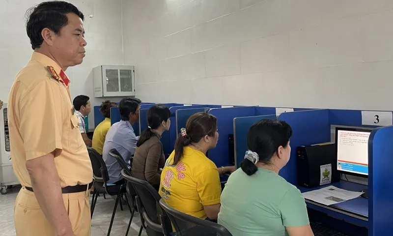 Bình Dương tổ chức kỳ sát hạch lái xe đầu tiên do công an chủ trì