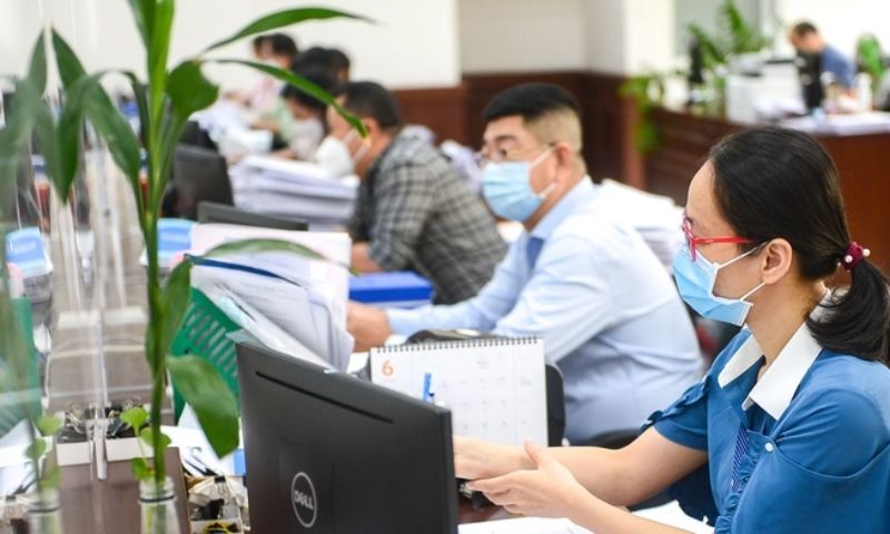 Hai lối ra cho người thuộc diện tinh giản