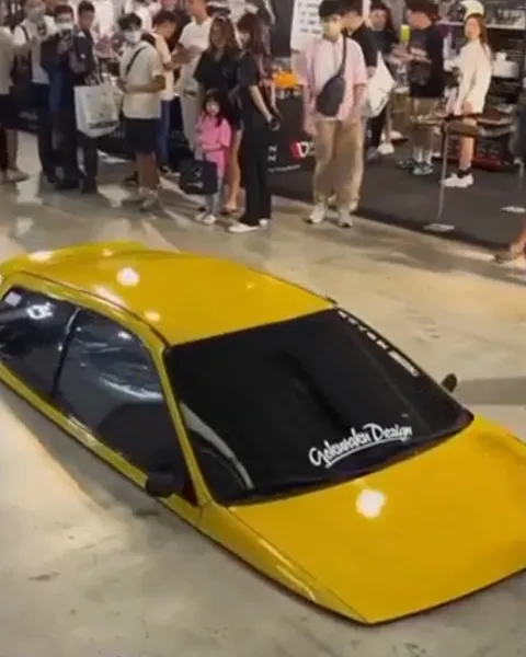 Chiếc ô tô thấp nhất thế giới